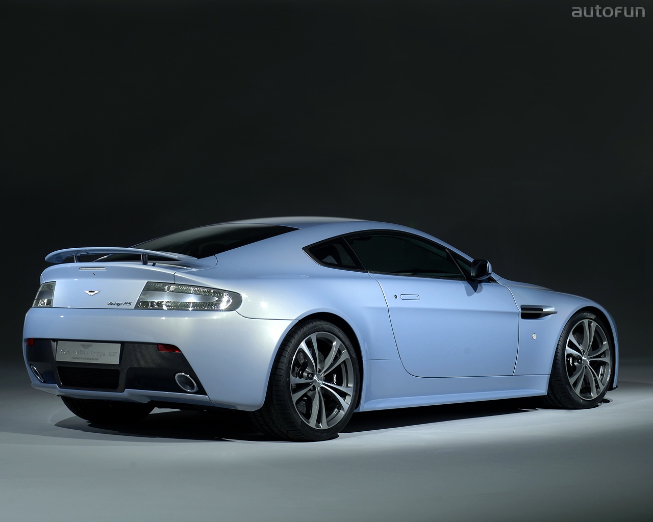 6aston_martin_v12_vantage_rs_2