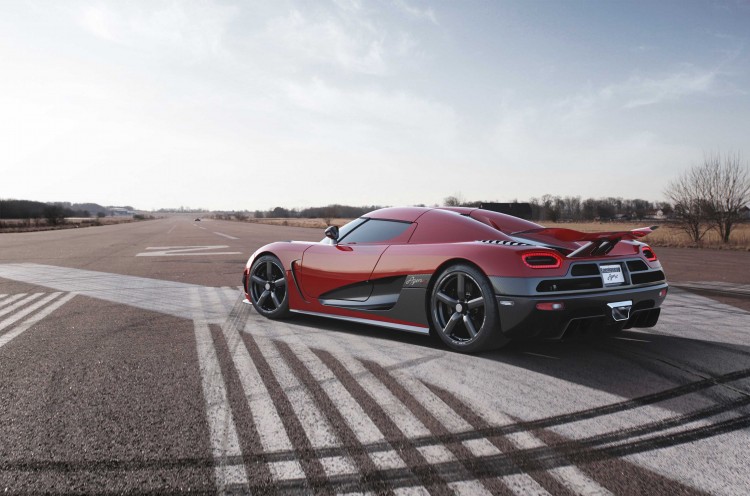 Koenigsegg_AgeraR_2013_Configurator_RearView-750x496