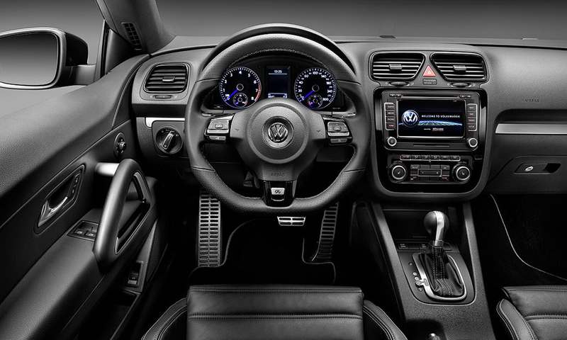 Volkswagen_Scirocco_R_dash_large