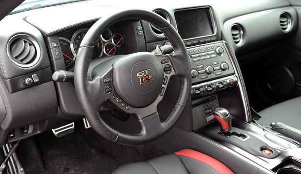 lead16-2012-nissan-gt-r-fd