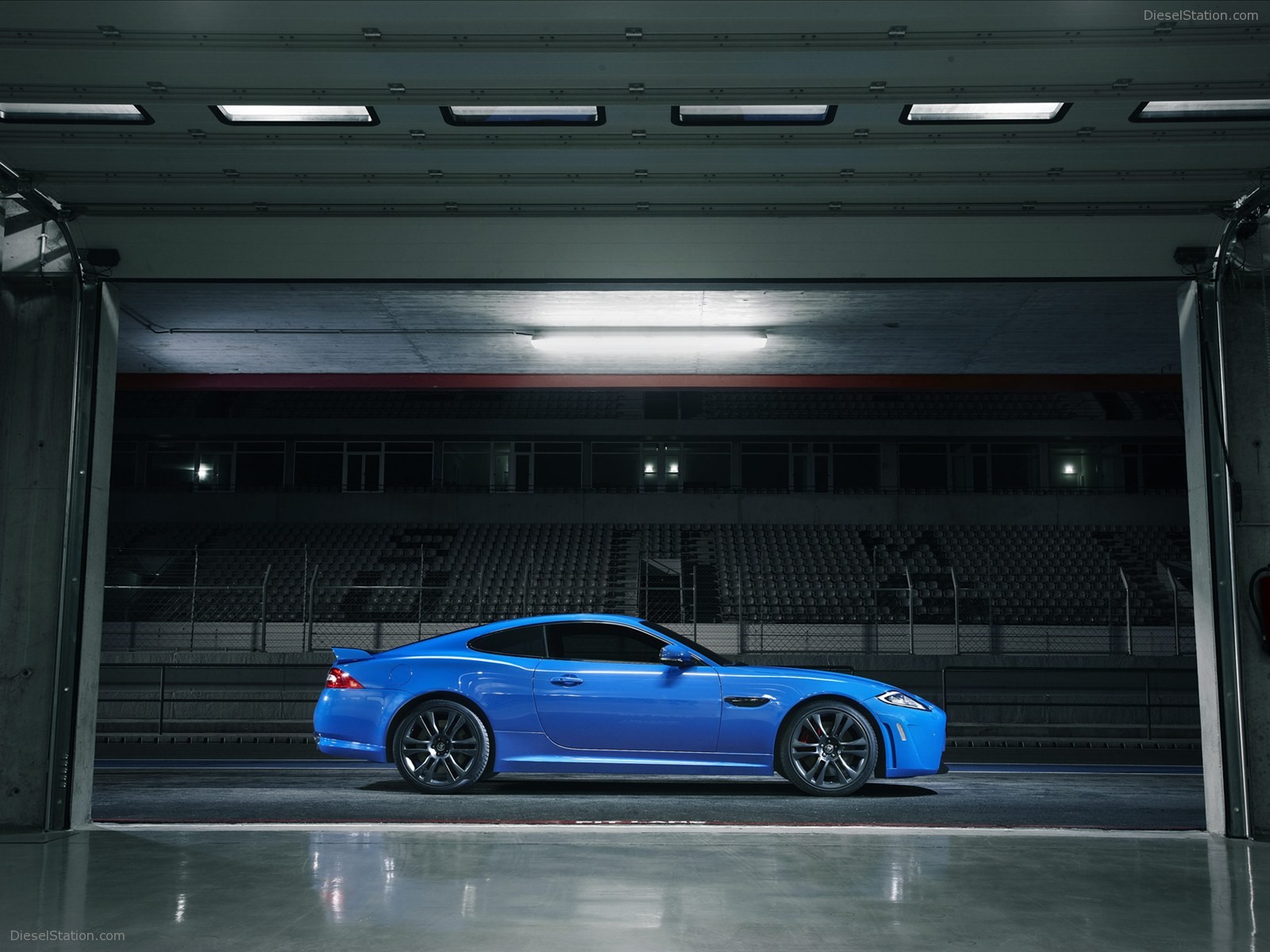 Jaguar-XKR-S-2011-06